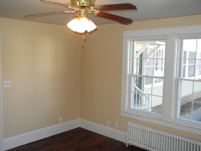 Large living room with multiple windows make for a bright and cheerful home! - 69 Brinkerhoff St Unidad Apt. 1
