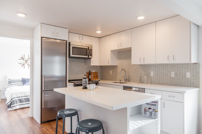215 Boston Street - 215 Boston Street Apartments