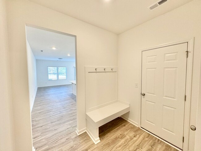 Photo - BEAUTIFUL 3BD Townhome Walking Distance to Downtown