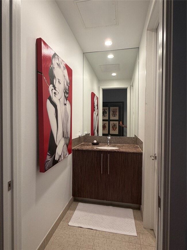 Building Photo - 1600 Post Oak Blvd Unit 1206