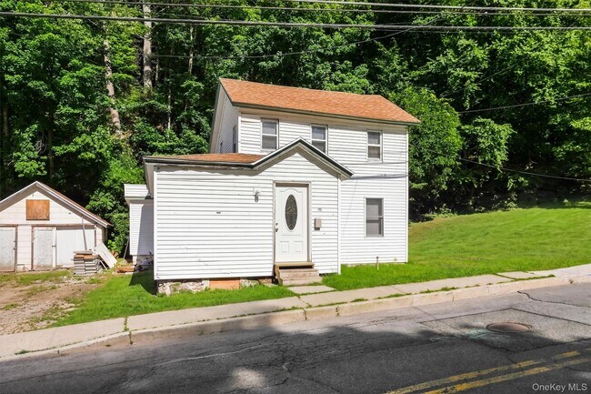 212 Center St
