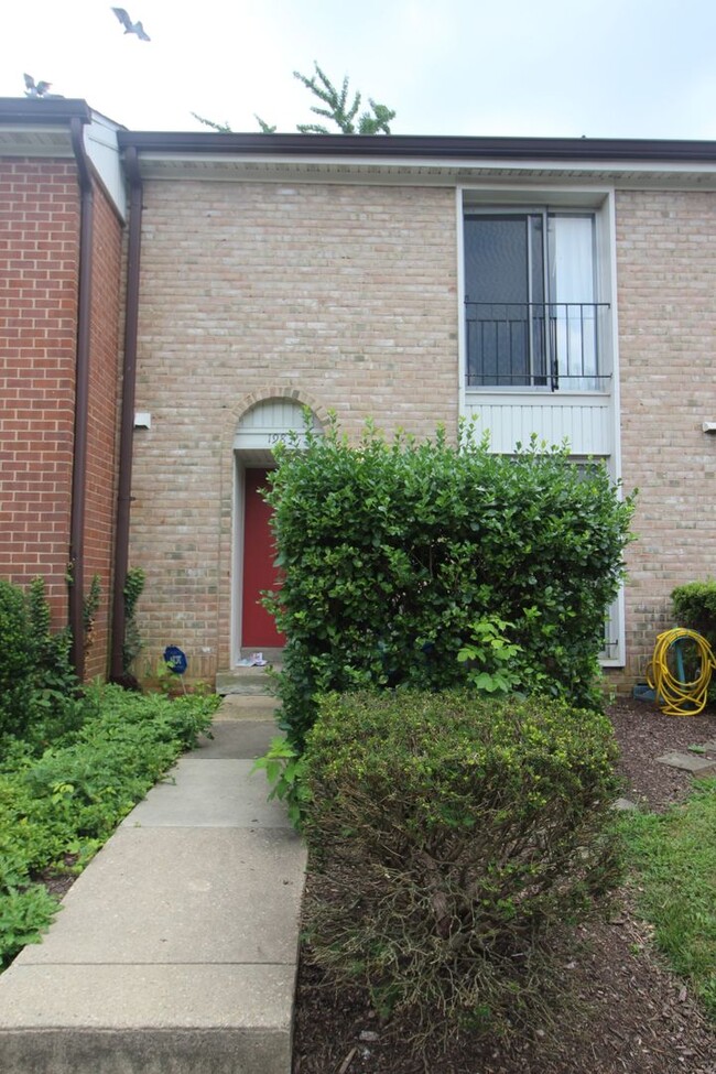 Building Photo - Spacious and Lovely Mt. Washington 3bd/2.5... Rental