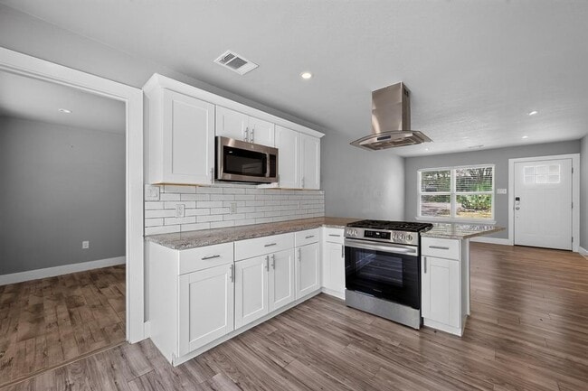 Photo - 2321 Lakehurst Dr