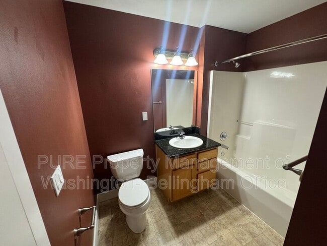 Photo - 1015 Railroad Ave