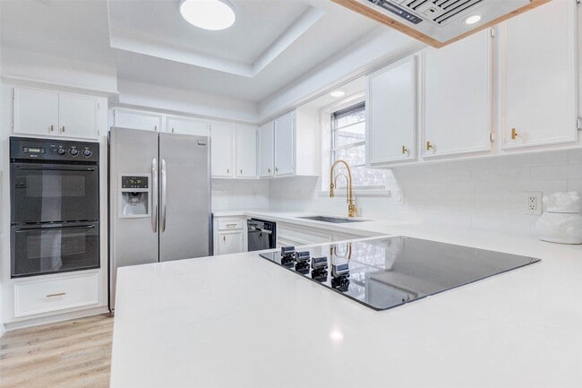 Building Photo - 10720 Briar Forest Dr Unit 32