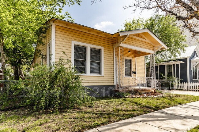 Photo - 323 Barrera St