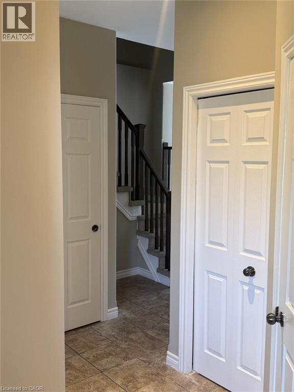 Photo - UPPER-313 FEATHERSTONE Crescent