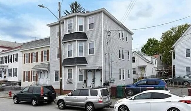 Building Photo - 973 Central St