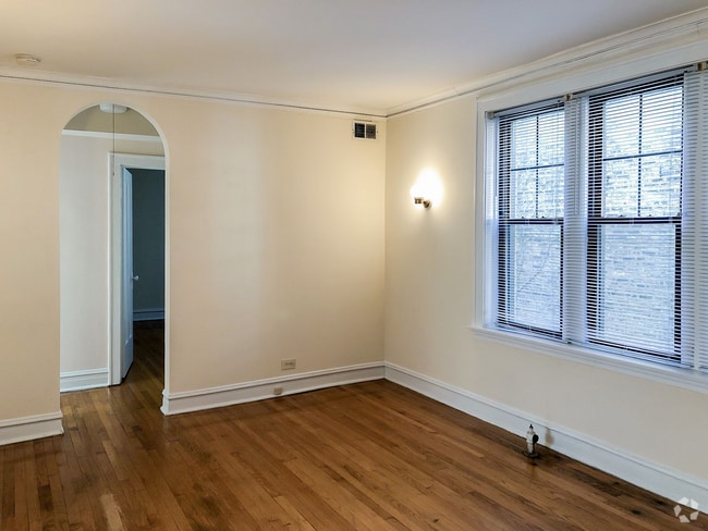 Building Photo - 3618 N Marshfield Ave Unit 1B Rental