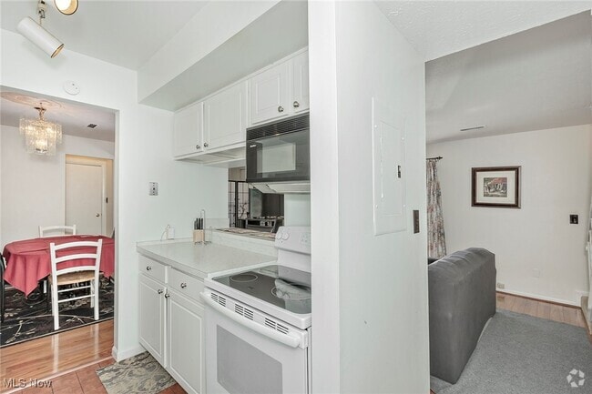 Building Photo - 9859 Independence Dr Rental
