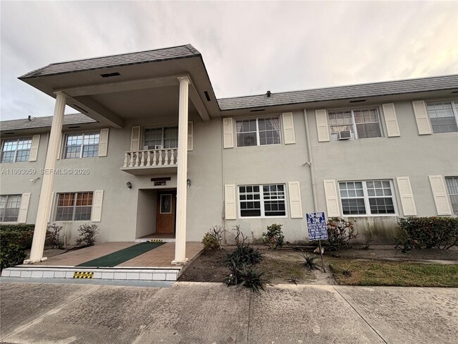 Building Photo - 1520 McKinley St Unit 210E