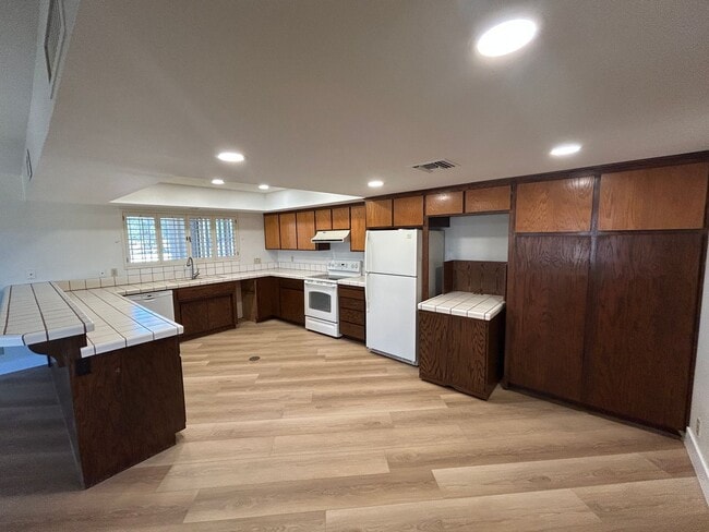 Photo - 985 E Campina Ln