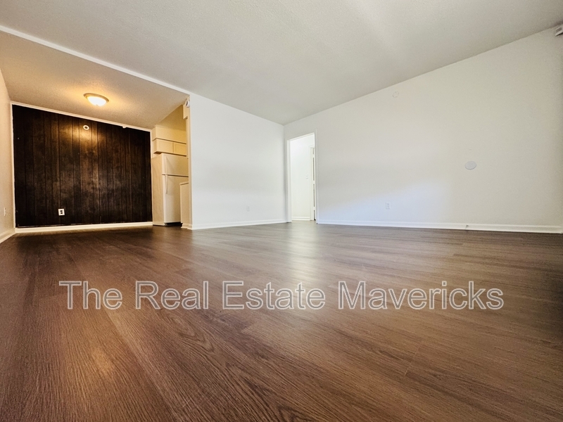 Photo - 925 Shallowford Road