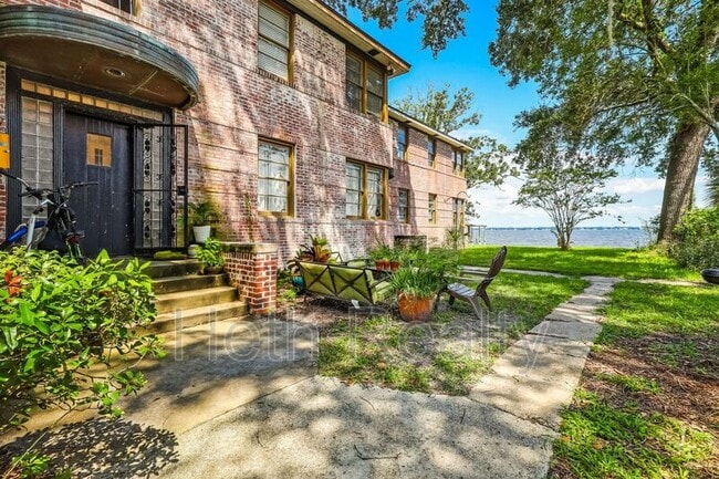 Photo - 2748-3 Vernon Terrace