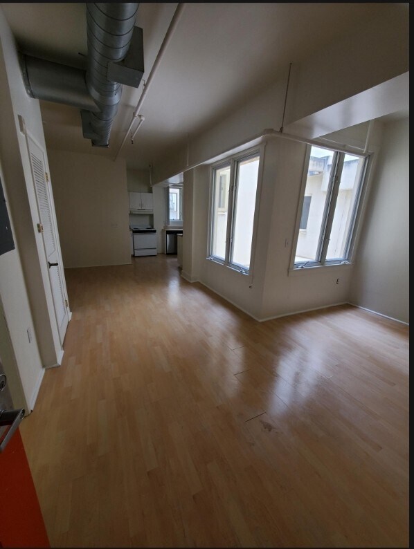 1055 6th Ave