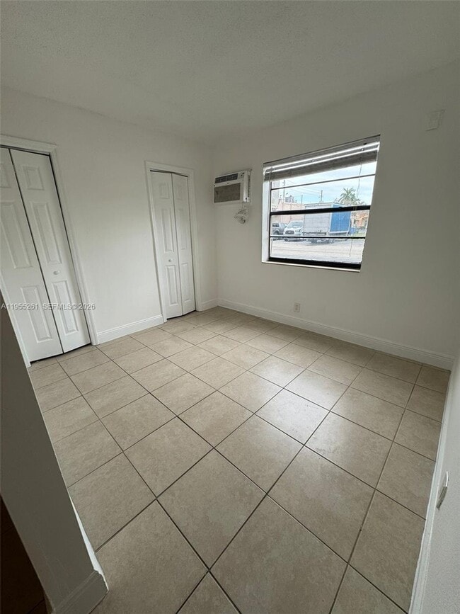 Photo - 4051 N Dixie Hwy Unit 4