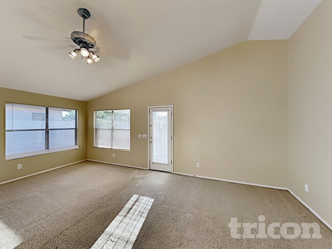 Photo - 3021 S Woodruff