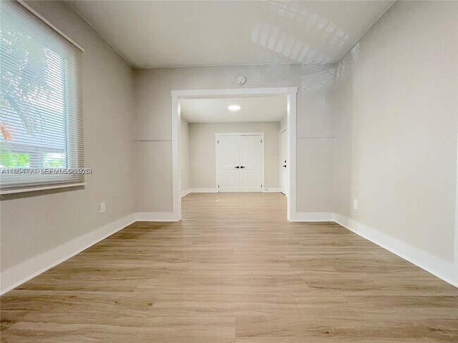 Photo - 1836 Dewey St Unidad 2