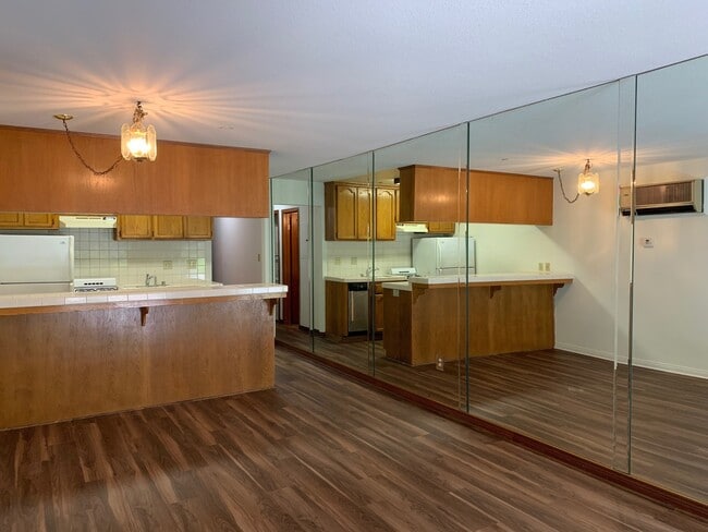 Building Photo - Los Caballeros #119-A Unit 119