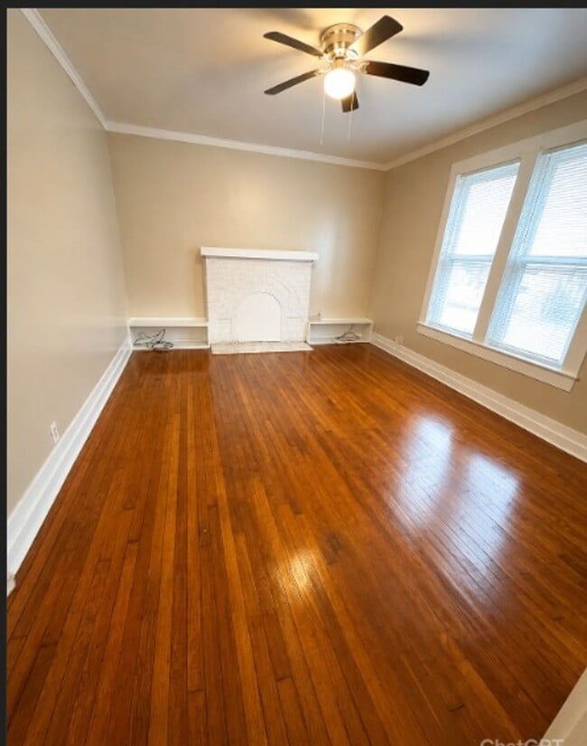Photo - 4325 Woodlawn Ave