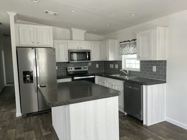 Building Photo - 15777 Bolesta Rd Rental