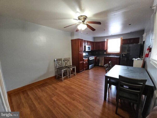 Photo - 5736 Woodcrest Ave