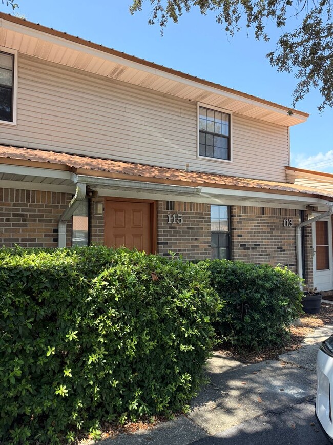 Building Photo - New Listing!