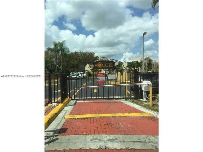 Photo - 9701 Fontainebleau Blvd Unidad C106 Rental
