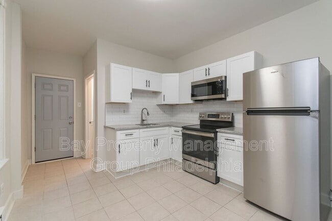 Building Photo - 725 W Luzerne St