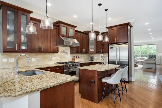 Photo - 2044 N Whipple St