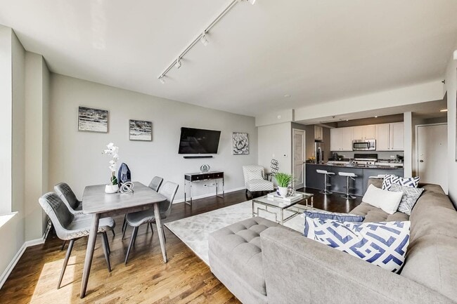 Family Room - 400 W Ontario St Unit 1206