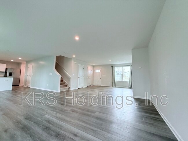 Photo - 379 Hunting Wood Dr