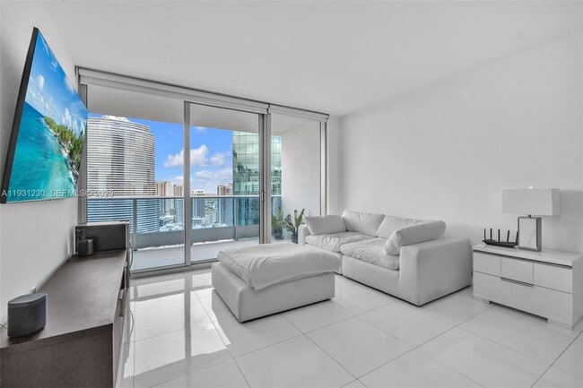 Building Photo - 200 Biscayne Blvd Way Unit 4012