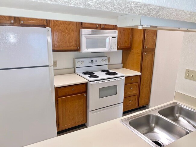 Building Photo - 2121 El Paseo St Unit 1604