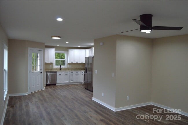 Photo - 620 W Bell St