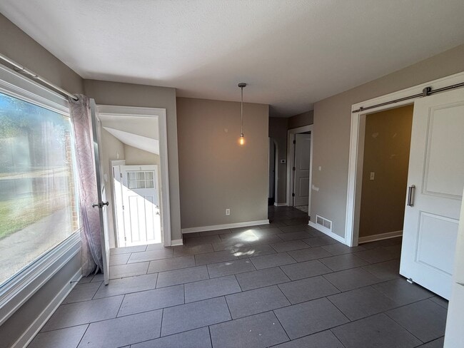Photo - 3 bed 1 bath Brick Bungalow in Forest Hills
