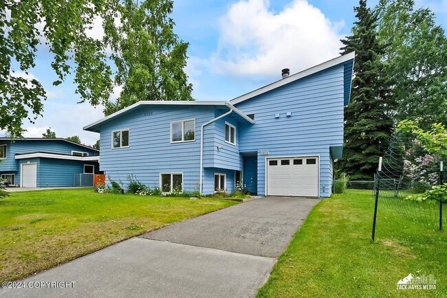 Building Photo - Newly Updated 4 Bedroom UMED Home!