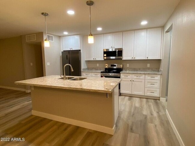 Building Photo - 1814 E Randall Dr