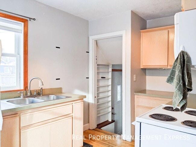 Photo - 3 Bed House w/ Fenced-In Yard