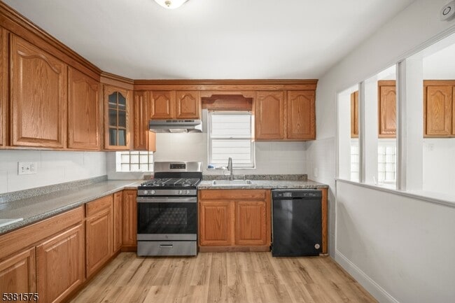 Photo - 377 Hazel St