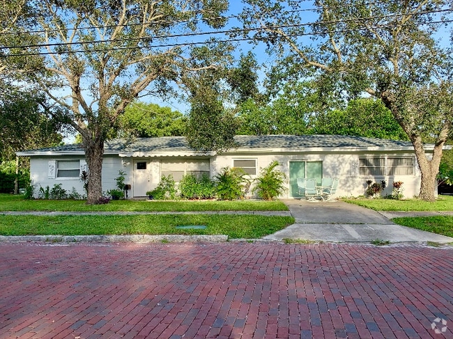 Building Photo - 270 4th St NW Unit B- Tropical Hideaway Rental