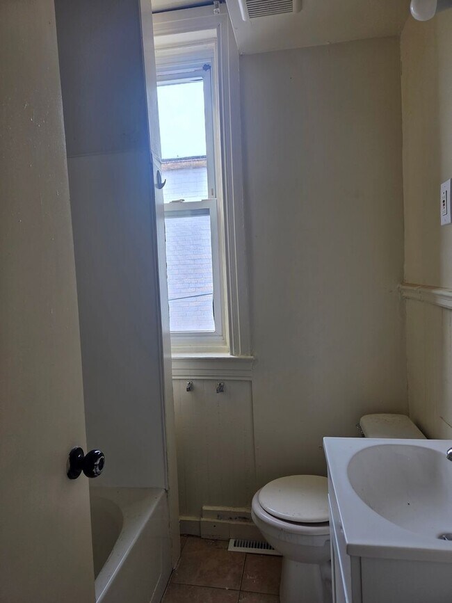 Photo - 654 Chestnut St Unidad 654 CHESTNUT STREET 2FL.