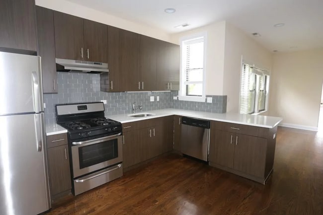 Photo - 3710 N Wilton Ave Condo
