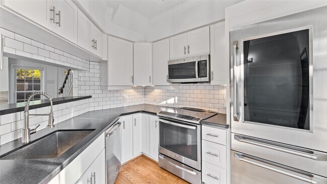 Building Photo - 2215 Stanford St Unit True