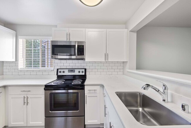 Building Photo - Windsor Juanita Bay Rental