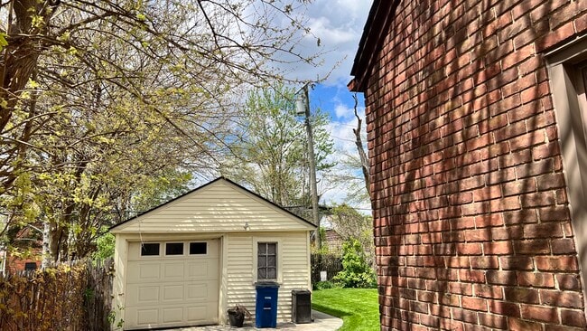 Photo - 10185 Beaconsfield St
