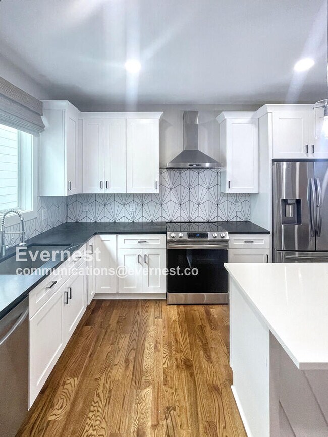Photo - 2116 Courtney Ave