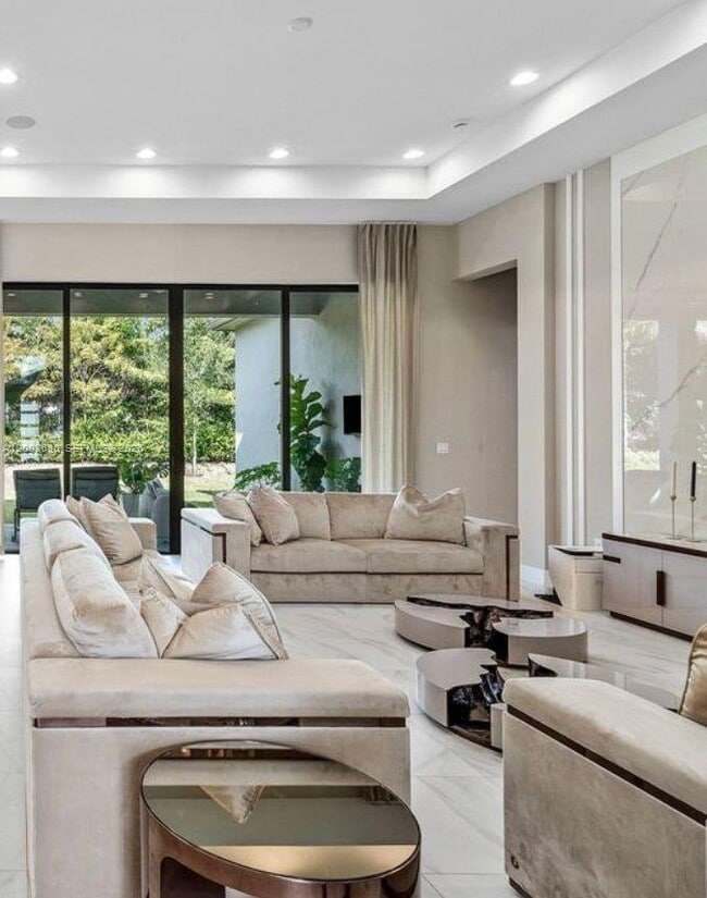 Building Photo - 8533 Ganton Dr