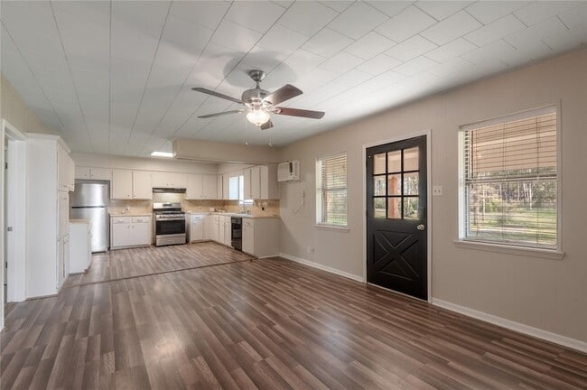 2155 W US Highway 287