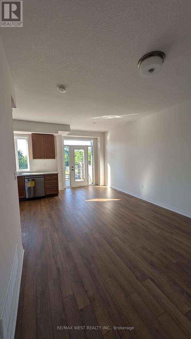 Photo - 660 Colborne St W